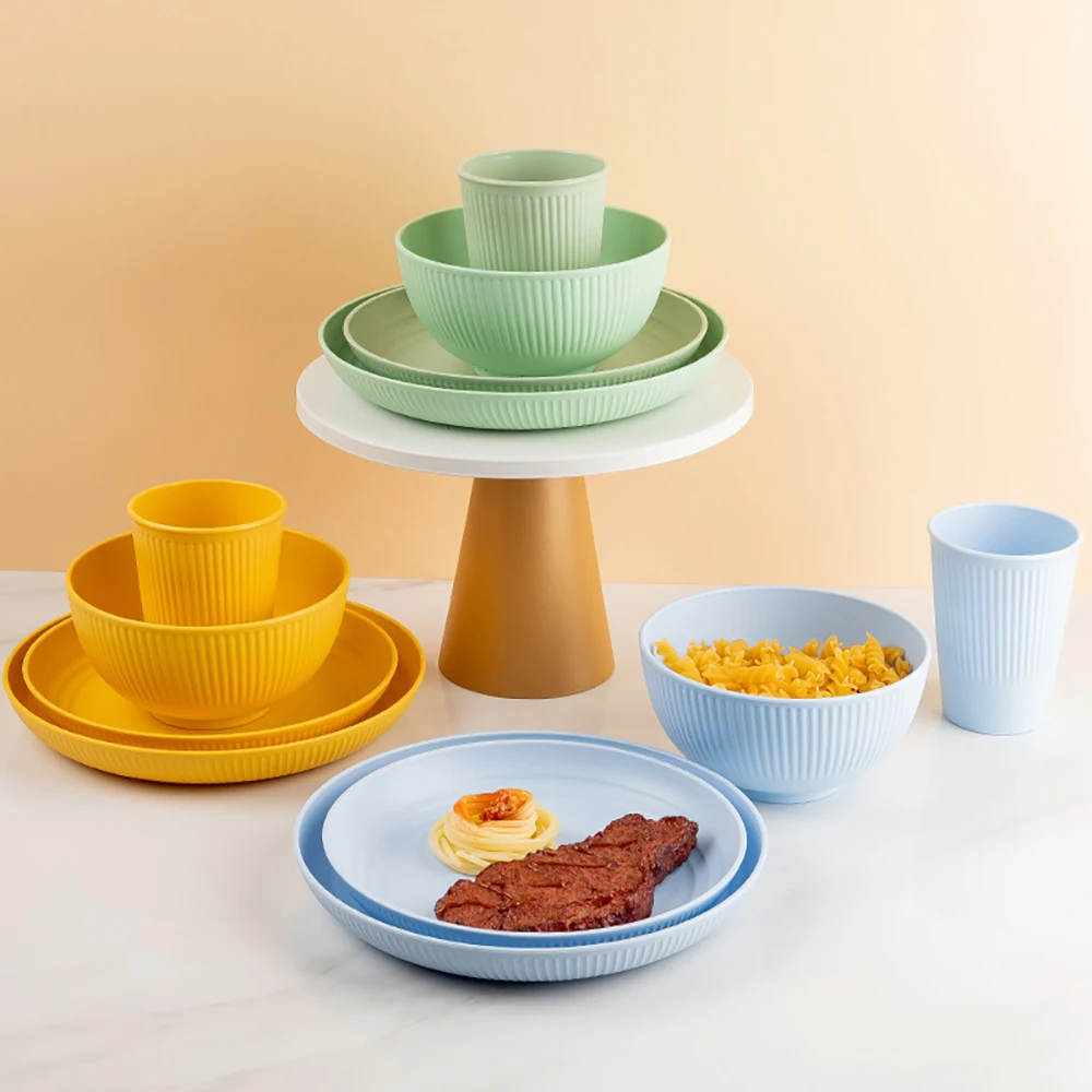 Set di posate colorate in pagl - Camping Cooking And Eating Set recensione e prezzo